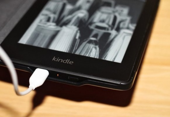 Obal na čtečku Kindle Paperwhite 1, 2, 3 Durable - AK47 - tmavě modrý