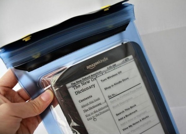 Vodotěsné pouzdro pro čtečku/tablet/telefon - Atmoog CWat01 - univerzální vodotěsné pouzdro - průhledné, pro tablety a čtečky 5-7"