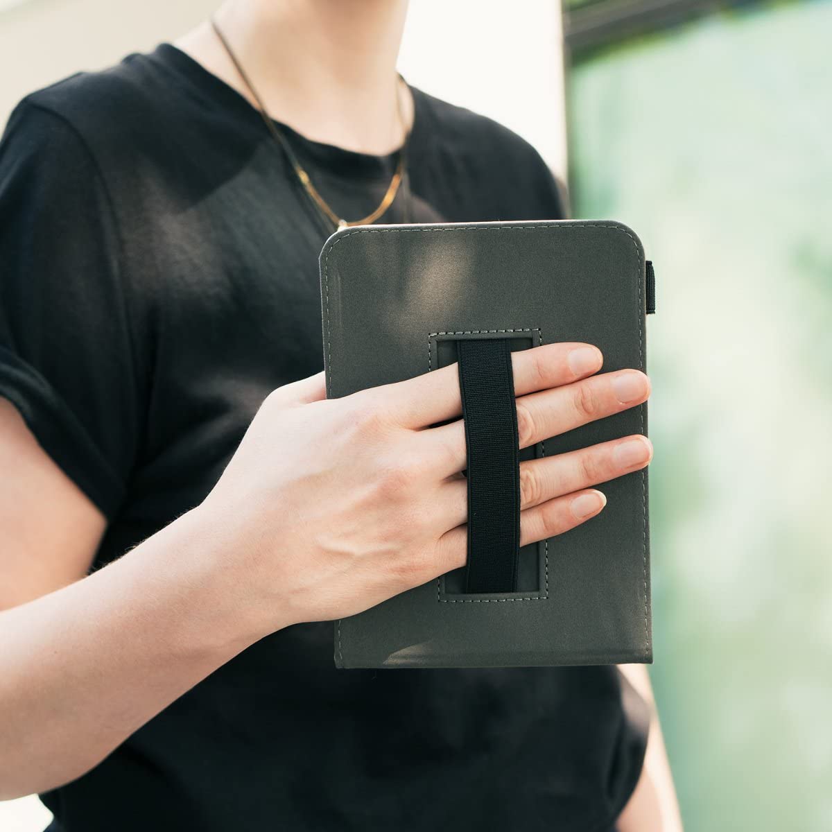 Pouzdro KW Mobile - Case with Strap Stand - KW4504073 - pro Amazon Kindle Paperwhite 1/2/3 - černé